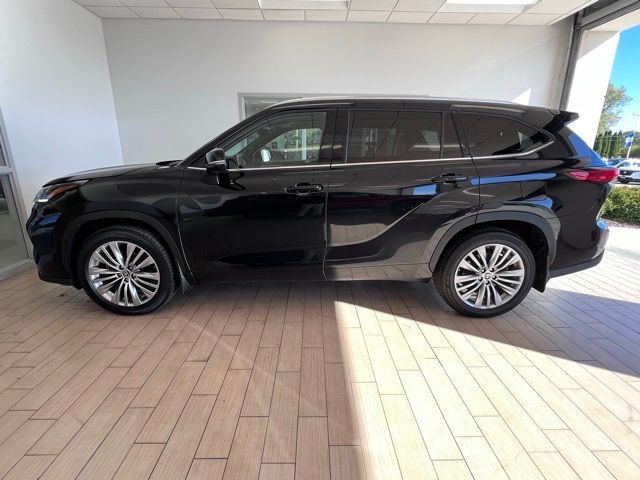 2022 Toyota Highlander Platinum