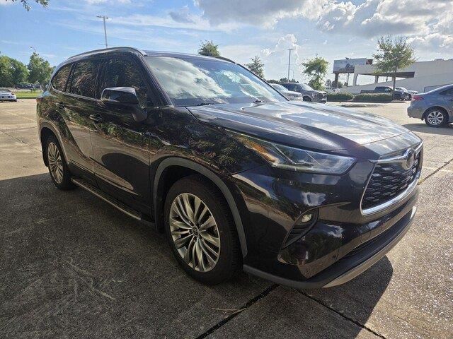 2022 Toyota Highlander Platinum