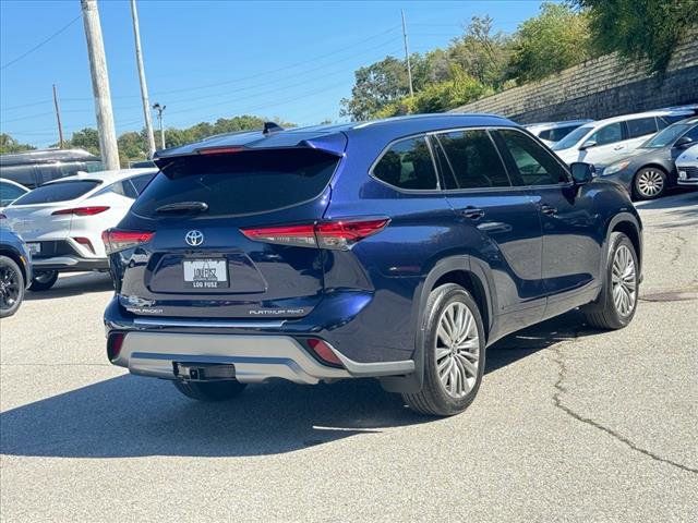 2022 Toyota Highlander Platinum