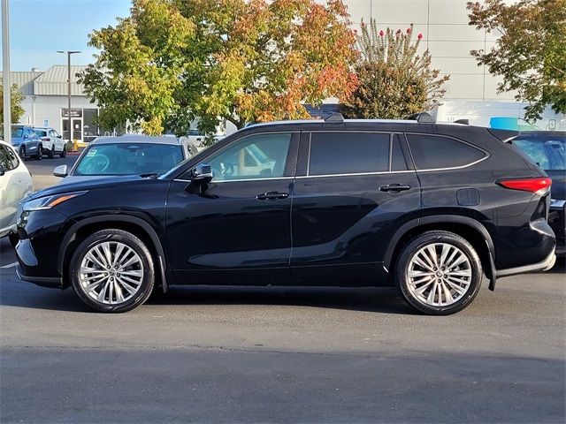 2022 Toyota Highlander Platinum