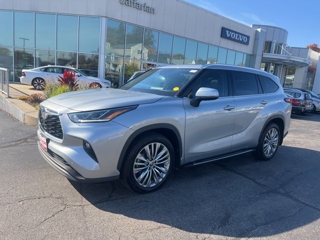 2022 Toyota Highlander Platinum