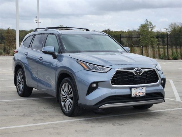 2022 Toyota Highlander Platinum