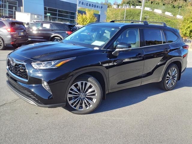 2022 Toyota Highlander Platinum