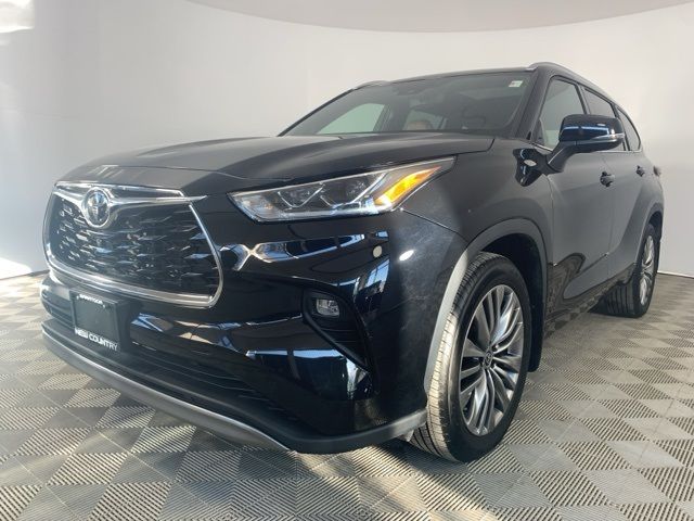 2022 Toyota Highlander Platinum