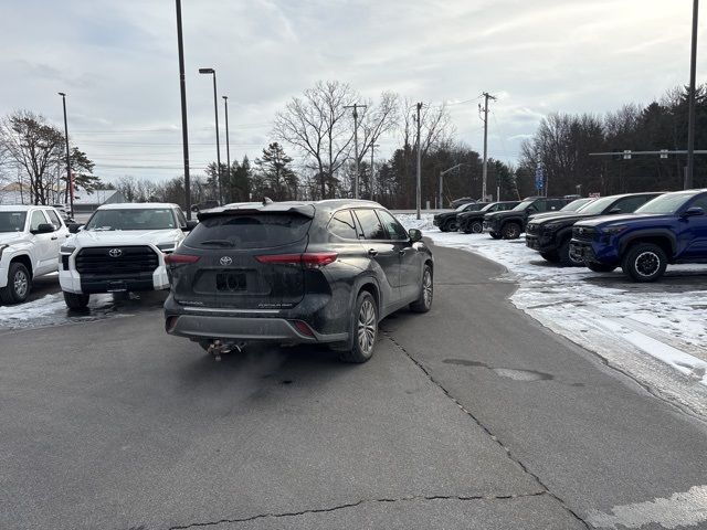 2022 Toyota Highlander Platinum