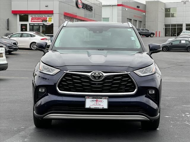 2022 Toyota Highlander Platinum