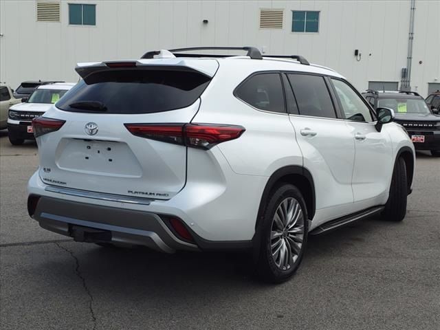 2022 Toyota Highlander Platinum