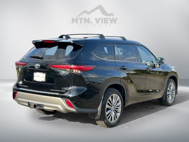 2022 Toyota Highlander Platinum