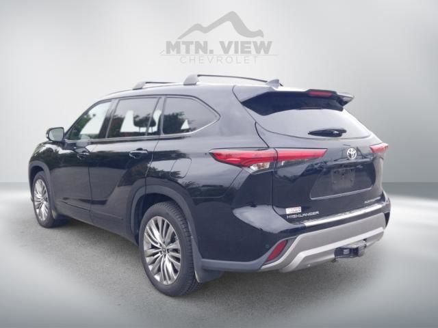 2022 Toyota Highlander Platinum