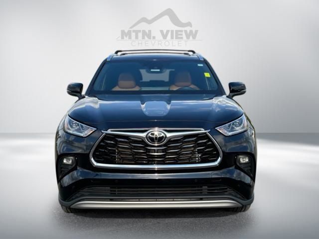 2022 Toyota Highlander Platinum