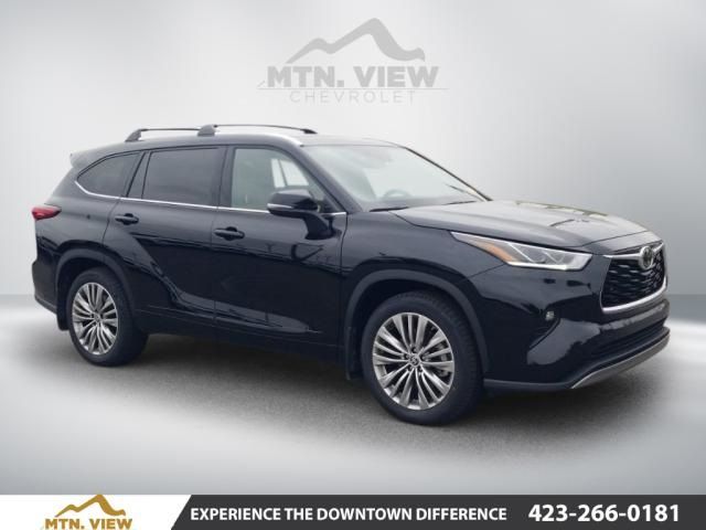 2022 Toyota Highlander Platinum