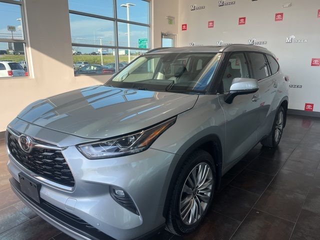 2022 Toyota Highlander Platinum