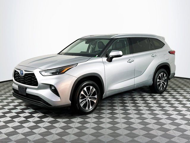 2022 Toyota Highlander Hybrid XLE