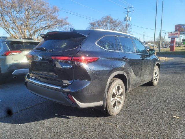 2022 Toyota Highlander Hybrid XLE