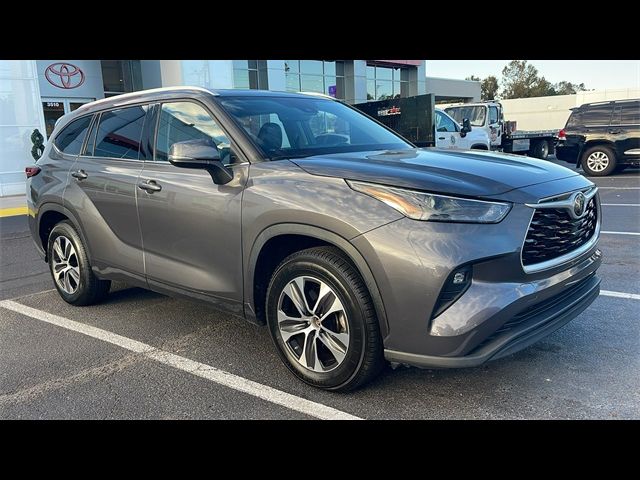 2022 Toyota Highlander XLE