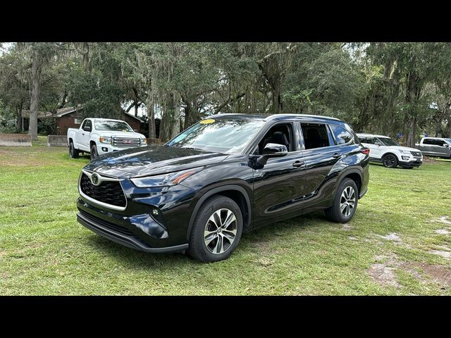 2022 Toyota Highlander XLE