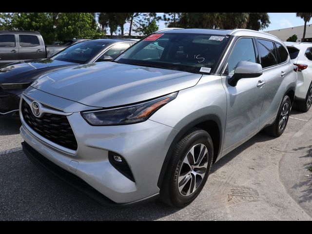 2022 Toyota Highlander XLE