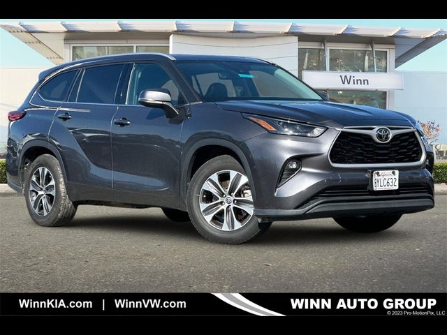 2022 Toyota Highlander XLE