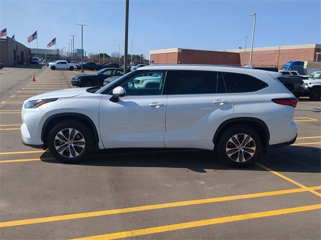 2022 Toyota Highlander XLE