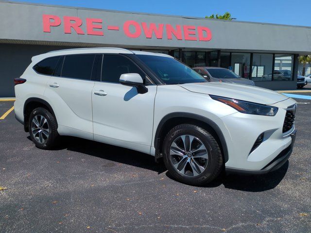 2022 Toyota Highlander XLE