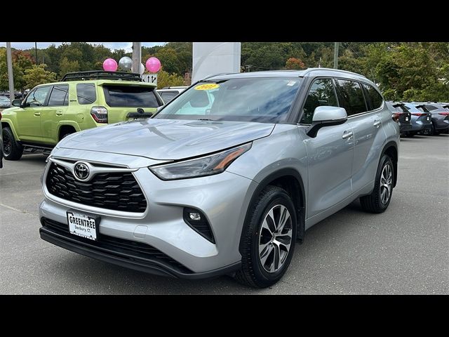 2022 Toyota Highlander XLE