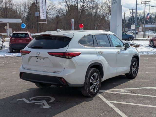 2022 Toyota Highlander XLE