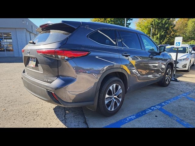 2022 Toyota Highlander XLE