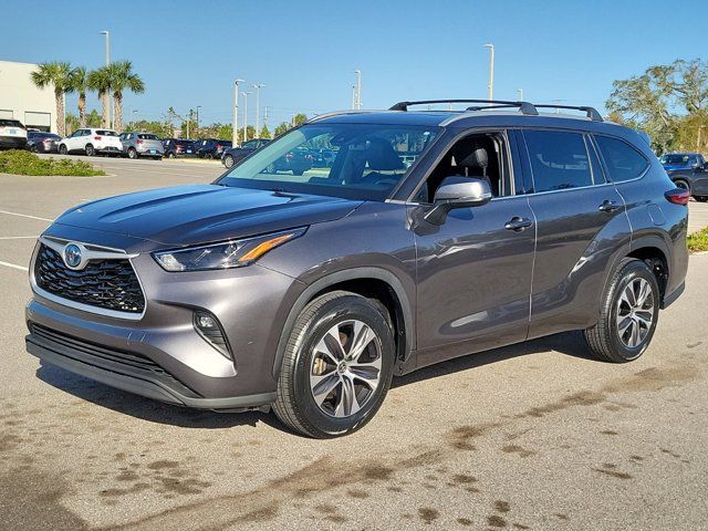 2022 Toyota Highlander Hybrid XLE