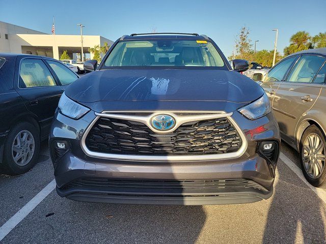 2022 Toyota Highlander Hybrid XLE