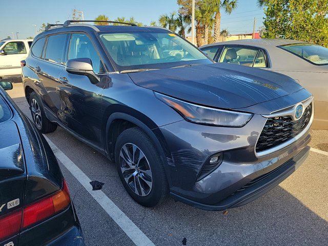 2022 Toyota Highlander Hybrid XLE