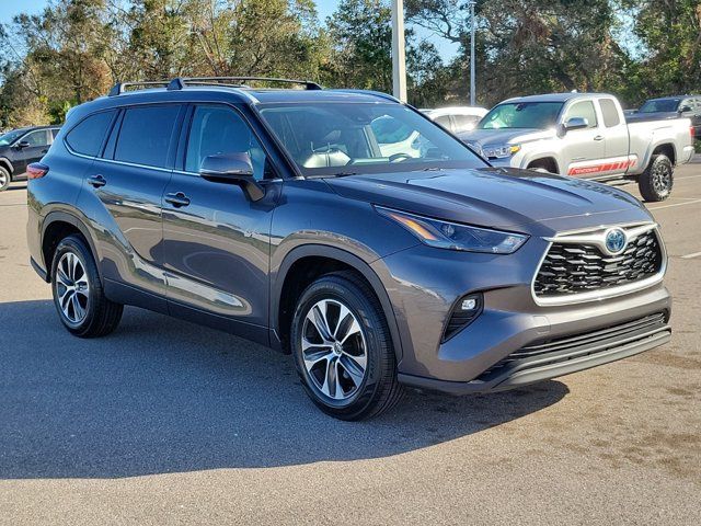 2022 Toyota Highlander Hybrid XLE