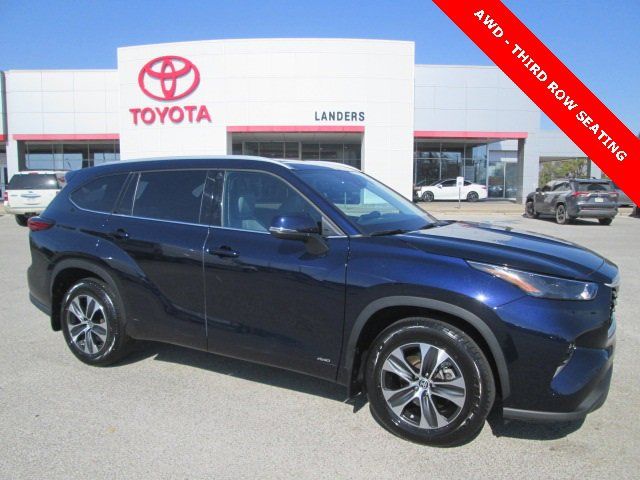 2022 Toyota Highlander Hybrid XLE