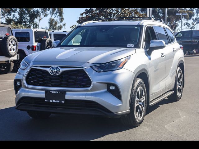 2022 Toyota Highlander Hybrid XLE