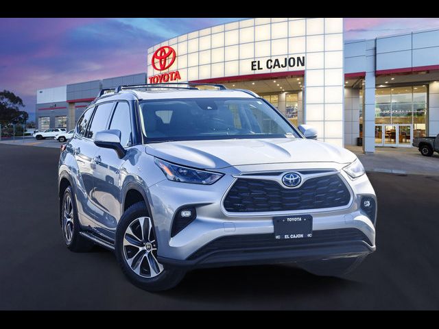 2022 Toyota Highlander Hybrid XLE