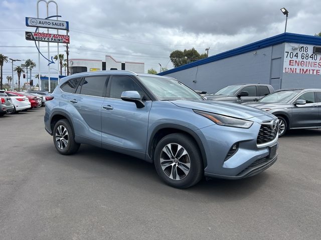Used 2022 Toyota Highlander XLE For Sale in Los Angeles, CA | Auto ...