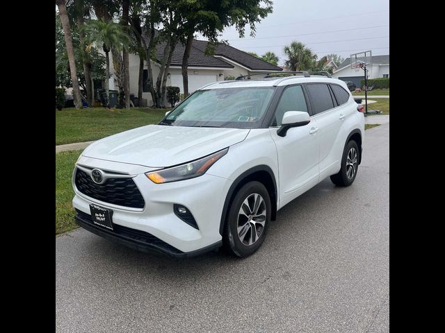 2022 Toyota Highlander XLE