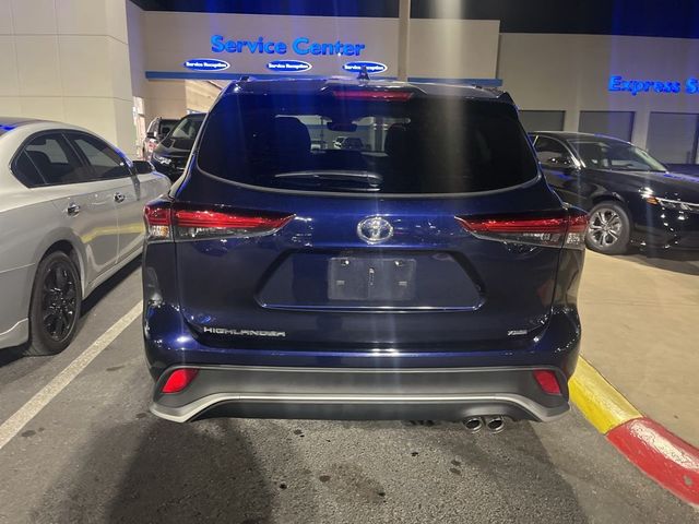 2022 Toyota Highlander XSE