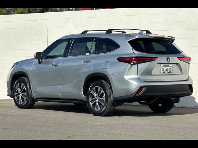 2022 Toyota Highlander Hybrid XLE