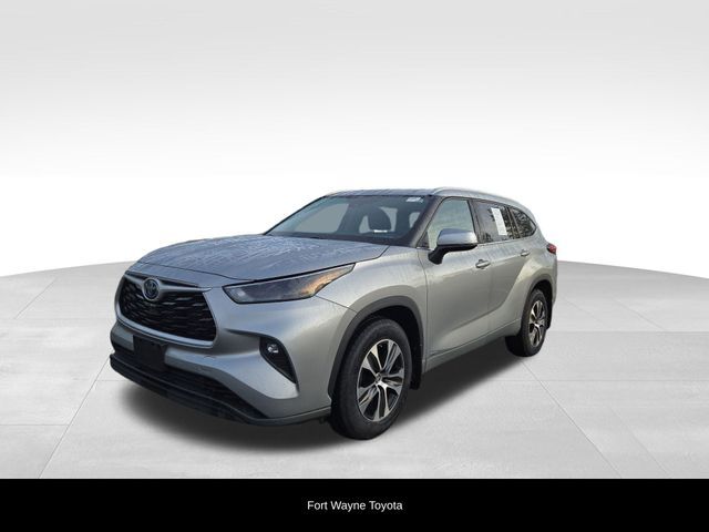 2022 Toyota Highlander Hybrid XLE