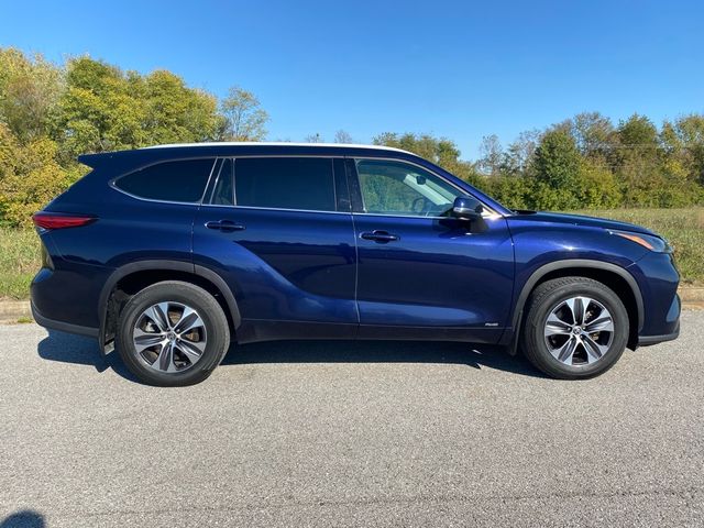 2022 Toyota Highlander Hybrid XLE