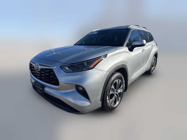 2022 Toyota Highlander Hybrid XLE