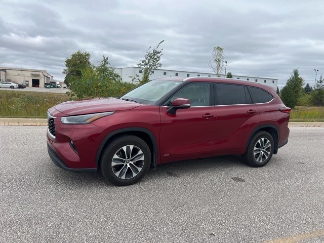 2022 Toyota Highlander Hybrid XLE