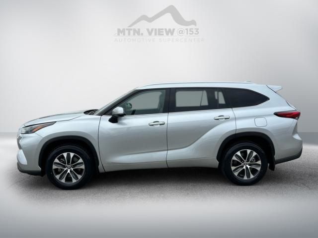 2022 Toyota Highlander Hybrid XLE