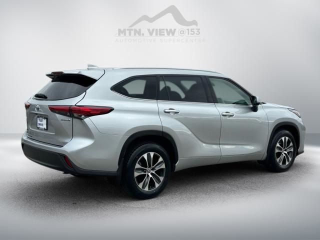 2022 Toyota Highlander Hybrid XLE