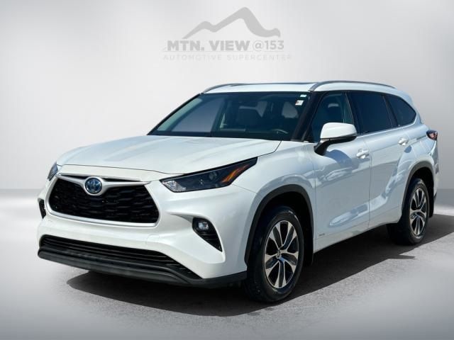 2022 Toyota Highlander Hybrid XLE