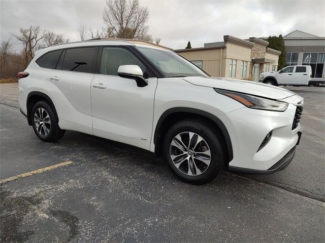 2022 Toyota Highlander Hybrid XLE