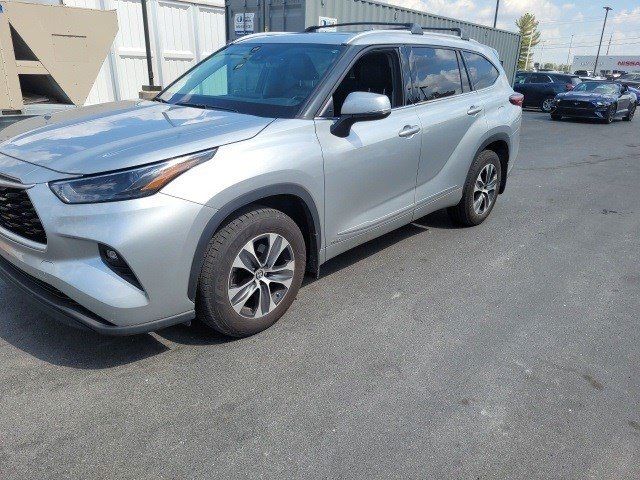 2022 Toyota Highlander Hybrid XLE