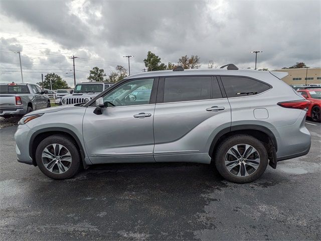 2022 Toyota Highlander Hybrid XLE