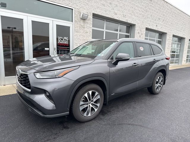 2022 Toyota Highlander Hybrid XLE