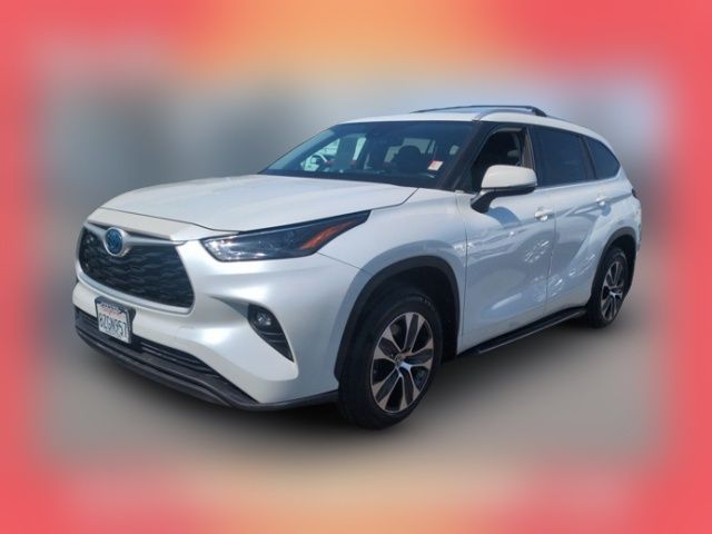 2022 Toyota Highlander Hybrid XLE